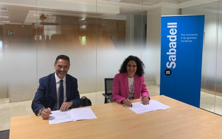 Rehabiterm firma dos convenios de colaboración con Sabadell y Bankinter